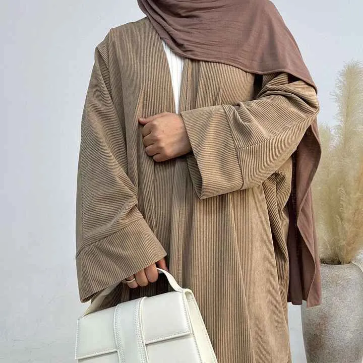 عبايات نسائيه انيقه و فاخره - Elegant and luxurious women's abayas