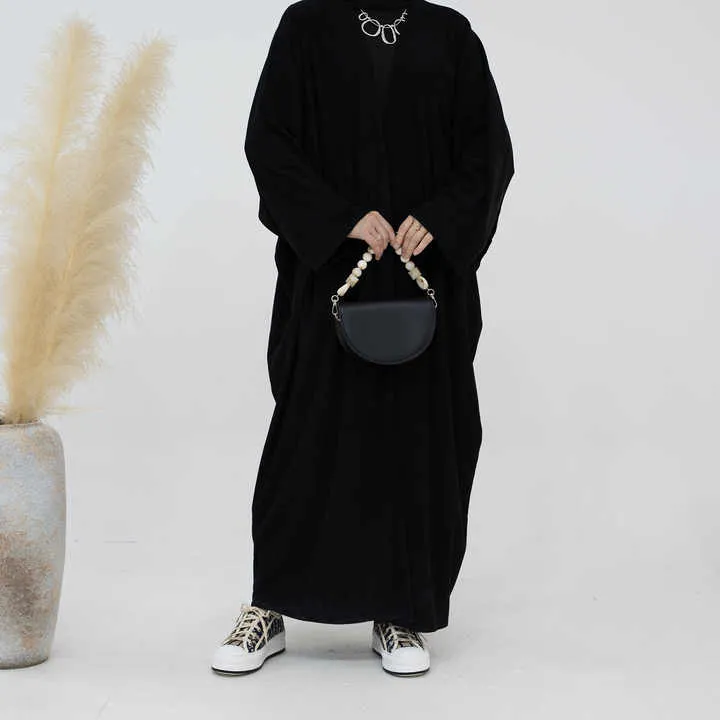 عبايات نسائيه انيقه و فاخره - Elegant and luxurious women's abayas