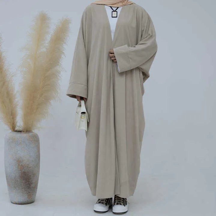عبايات نسائيه انيقه و فاخره - Elegant and luxurious women's abayas